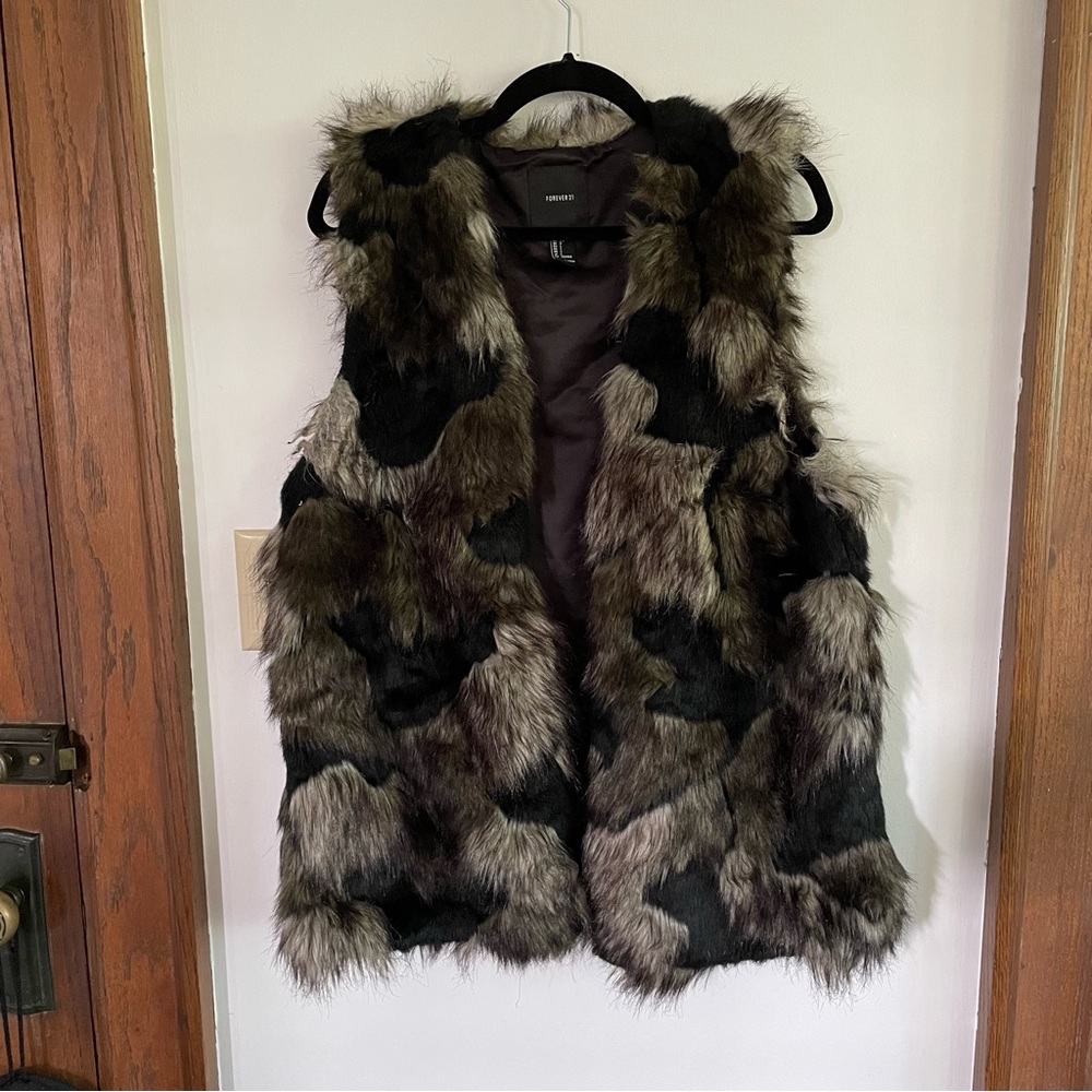 Forever 21 Faux Fur Vest, L
